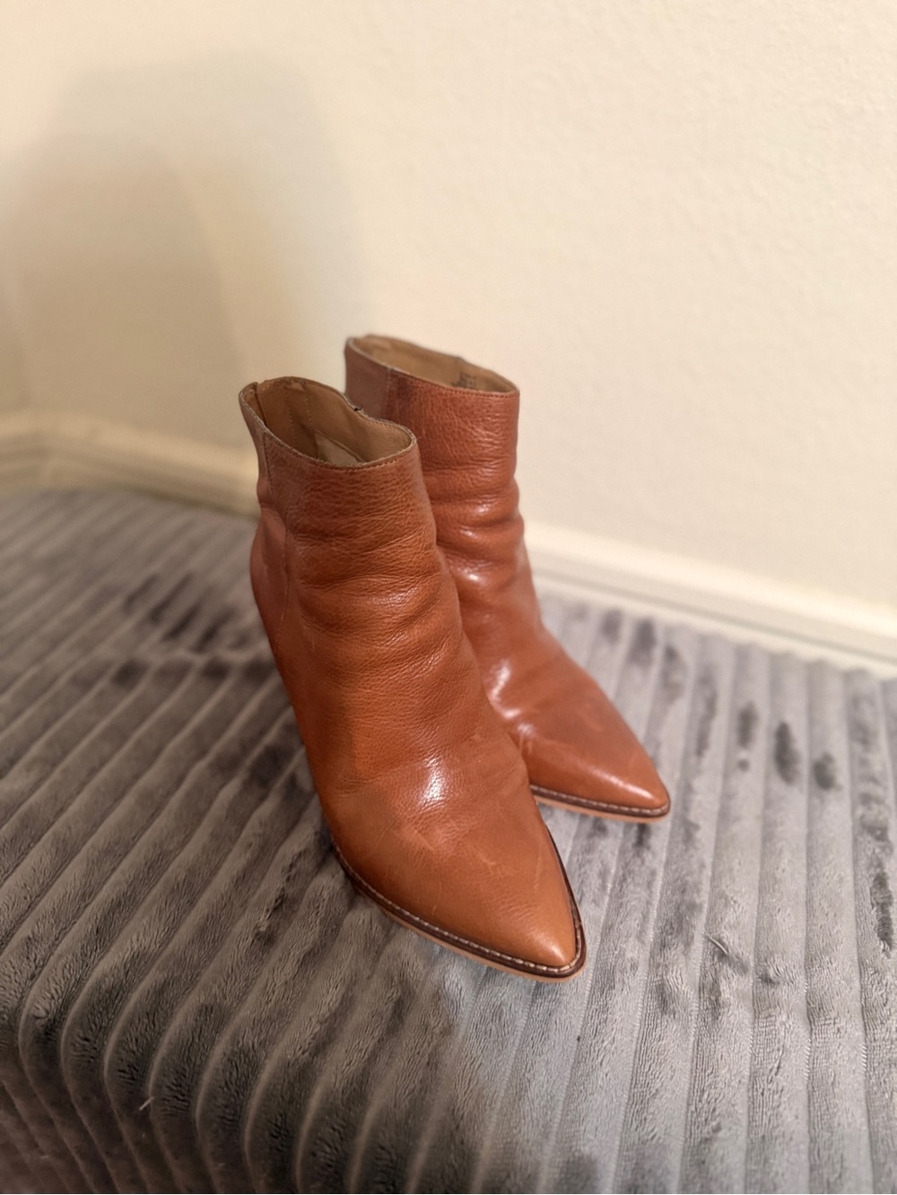 Lucky Brand Women's Tan Leather Pointed Ankle Booties